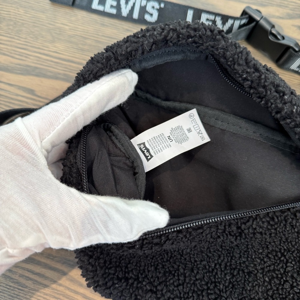 Levi's Black Sherpa Belt Bag - Picture 4 of 10